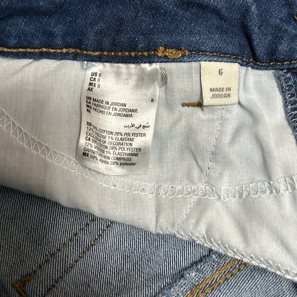 Blue Jeans - Picture 2 of 6